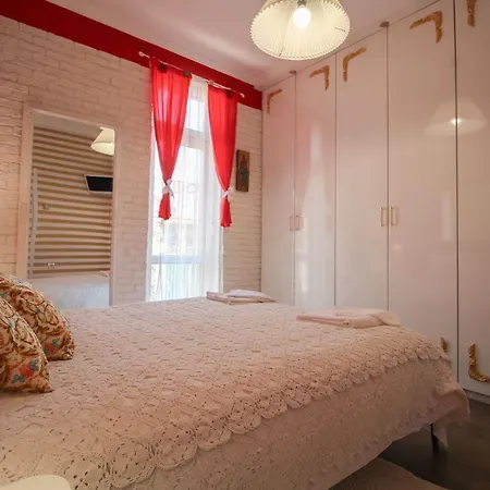 Luxurious House In Downtown Вилла