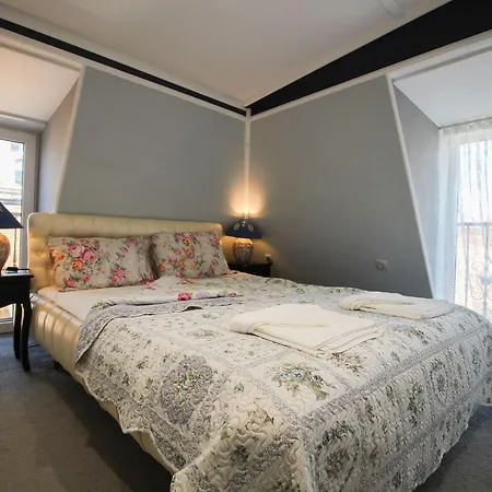 Luxurious House In Downtown Вилла *